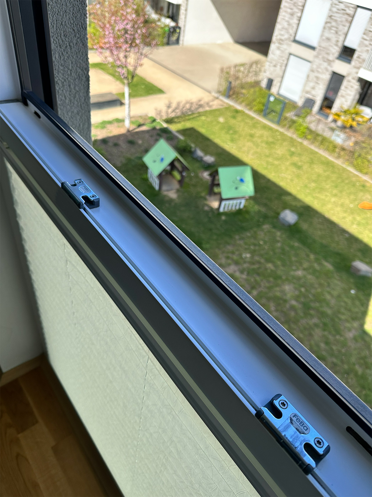 Sie sehen einen gereinigten Fensterrahmen.