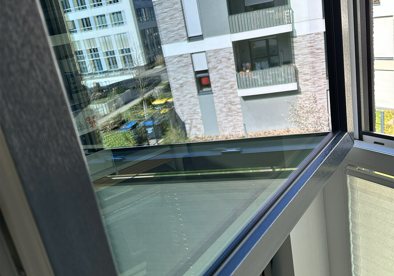 Sie sehen eine streifenfreie Fensterscheibe.